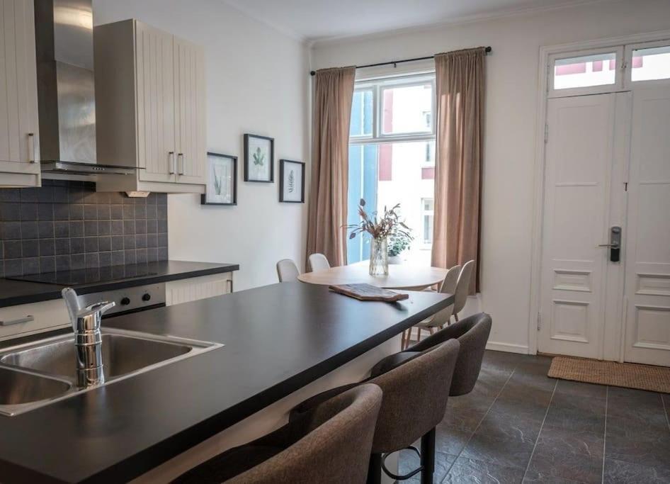 In The Heart Of Brosundet! Fully Equipped 3 Bed Room Ap Ålesund Exterior foto